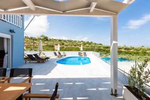 Bazén v ubytování Nikiforos Villa, Private Pool & BBQ, SeaViews, By ThinkVilla nebo v jeho okolí