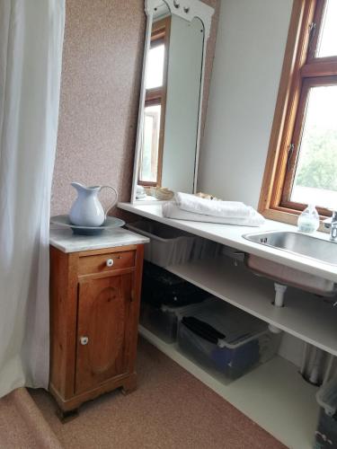 a bathroom with a sink and a mirror at Tankefuld Living's Horsefarm in Svendborg