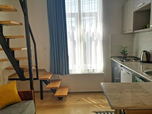 Кухня или мини-кухня в InGeo Rooms in Tbilisi center
