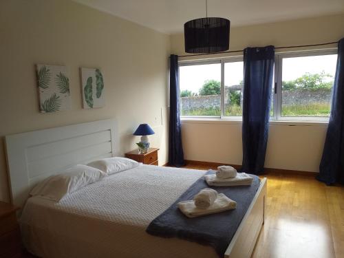 a bedroom with a bed with two towels on it at Apartamento Lombinha in Vila Franca do Campo