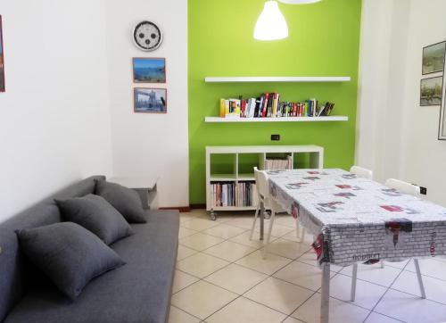 a living room with a couch and a table at Villa Anita - appartamento green in Pescara