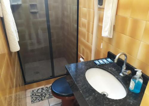 Ein Badezimmer in der Unterkunft Hostel Quintal da Sereia