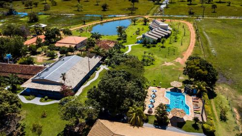 A piscina em ou perto de Pousada Piuval