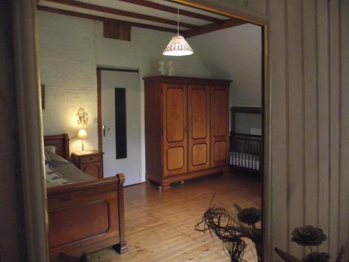 Photo de la galerie de l'établissement chambre campagnarde du grès rouge de BEAUVAL, à Beauval