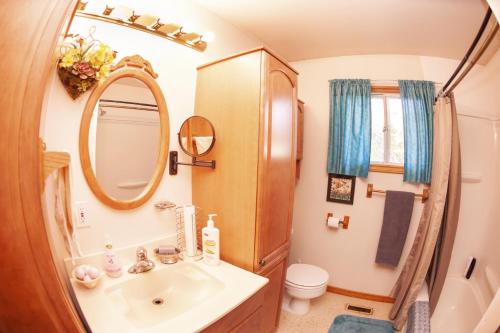 Ванна кімната в Tiga Bed and Breakfast