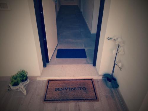 a hallway with a welcome mat on the floor at The judas trees in Mestre