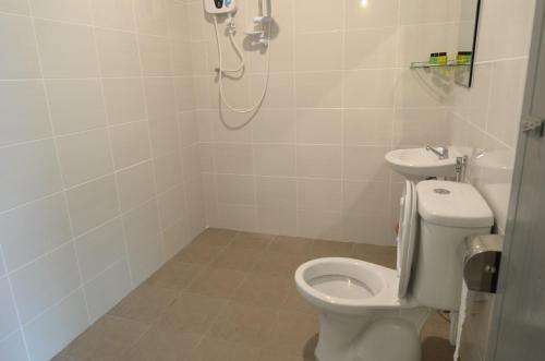 Koupelna v ubytování Hotel Pangkor SJ