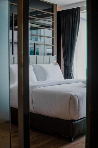 Cama o camas de una habitación en Rak Elegant Hotel Patong
