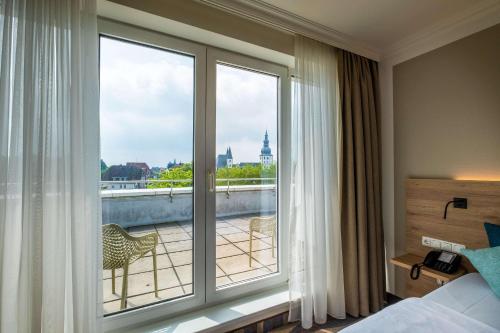 a hotel room with a view of a balcony at Quality Hotel Lippstadt in Lippstadt