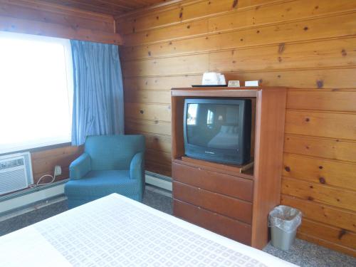 Μια τηλεόραση ή/και κέντρο ψυχαγωγίας στο Arlington Inn