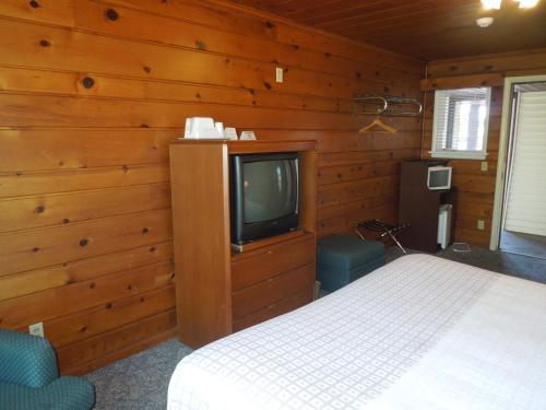 Μια τηλεόραση ή/και κέντρο ψυχαγωγίας στο Arlington Inn