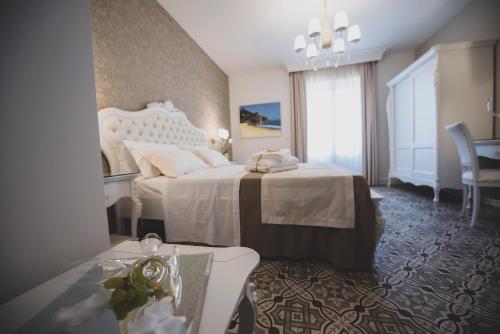 a hotel room with a bed and a table at Sui Generis Tropea Luxury Rooms in Tropea