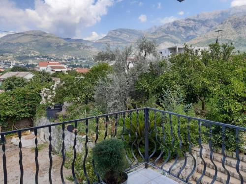 Nespecifikovaný výhled na hory nebo výhled na hory při pohledu z apartmánu
