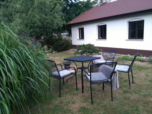 a table and chairs in a yard next to a house at U Kryštofa in Luže