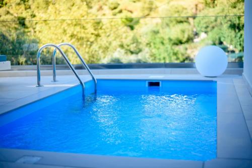 Бассейн в Elite Luxury Villas или поблизости