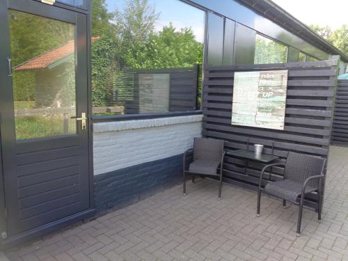 Балкон или терраса в Sfeervolle 2 persoons studio in Bakkeveen