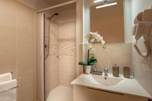 A bathroom at Domus Veneto Rome