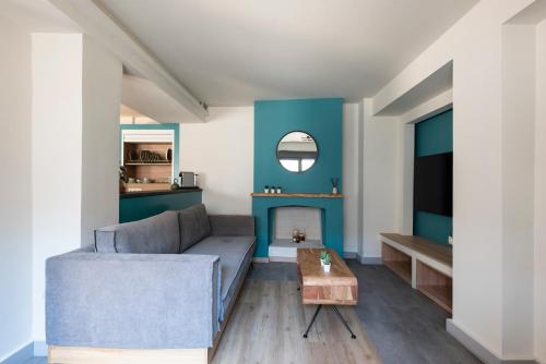 Kalamata Center Ground Floor 2BR Apt with Small Yard & 1Gbps Fiber
