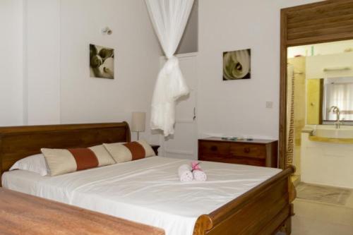 a bedroom with a bed with two towels on it at La Batie selfcatering Apartment in Beau Vallon