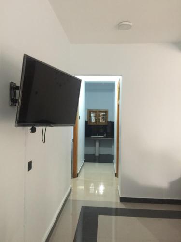 TV a/nebo společenská místnost v ubytování Ahi House