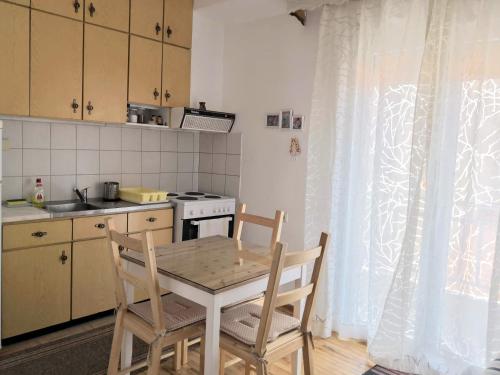 Η κουζίνα ή μικρή κουζίνα στο Traditional penthouse with mountain view