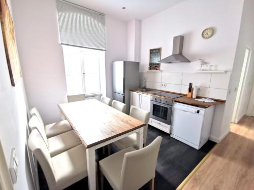 FRITZ by ROCKCHAIR Apartments l SUPERHOST Status l 3 Bedrooms Boxspringbeds 2 Bathrooms 2 Kitchen - Cozy Family & Business Flair welcomes you! photo 14
