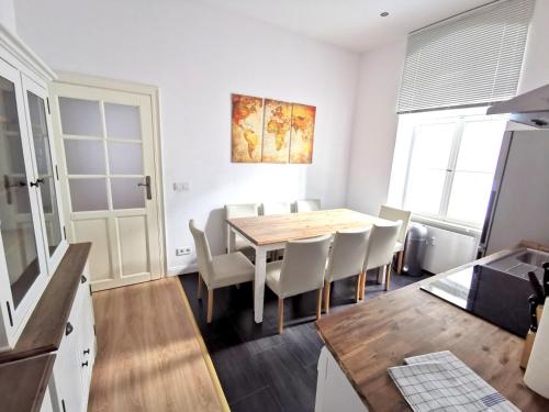 FRITZ by ROCKCHAIR Apartments l SUPERHOST Status l 3 Bedrooms Boxspringbeds 2 Bathrooms 2 Kitchen - Cozy Family & Business Flair welcomes you! photo 12