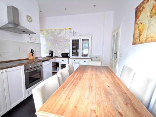 FRITZ by ROCKCHAIR Apartments l SUPERHOST Status l 3 Bedrooms Boxspringbeds 2 Bathrooms 2 Kitchen - Cozy Family & Business Flair welcomes you! photo 45