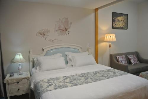 Giường trong phòng chung tại One uptown residence