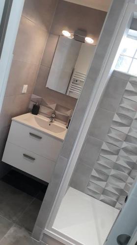 a bathroom with a sink and a mirror at Studio rénové avec terrasse ST RAPHAEL in Saint-Raphaël