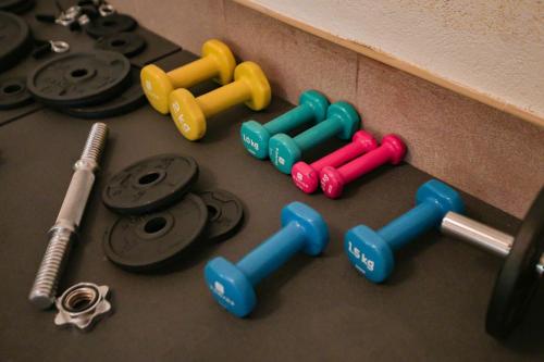 a group of dumbbells and other toys on the floor at Dwór Klembów in Klembów Kościelny
