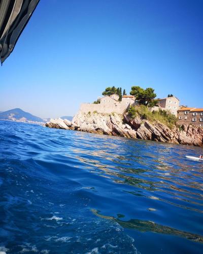 a view of the water from a boat at Apartments Dragišić in Sveti Stefan
