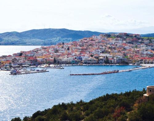 a city on the shore of a large body of water at HOUSE NEXT TO THE SEA in Ermioni