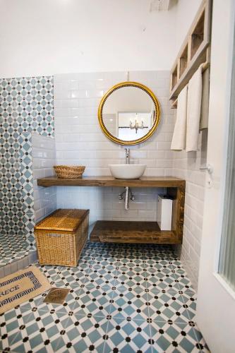 a bathroom with a sink and a mirror at Rodia House in Glossa