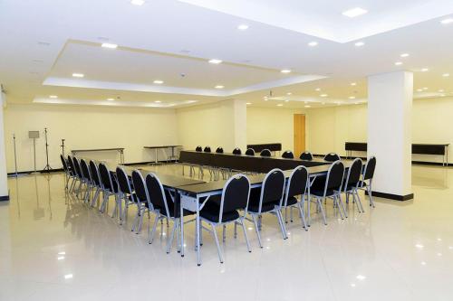 A área empresarial e/ ou a sala de conferências de Hotel Domani