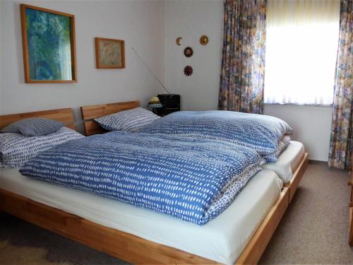 a bedroom with two beds and a window at Haus Charenza 1 in Garz-Rügen