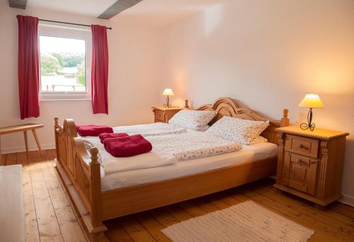 Un pat sau paturi într-o cameră la Ferienwohnung Sonnentau 1