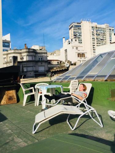 a woman laying in a chair on a roof at El Secreto Casa Art in Montevideo