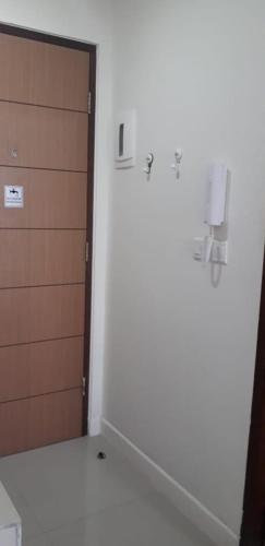 a bathroom with a door and a wall at Vida View Apartement, Tower Asthon Unit 20 P in Makassar