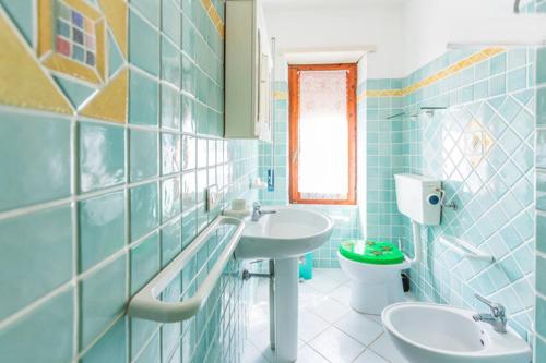 A bathroom at On The Beach La Rena Beddha