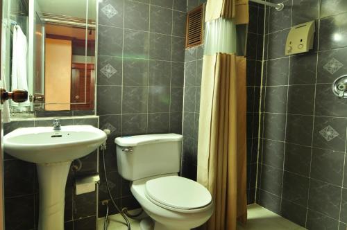 Koupelna v ubytování PS Hotel Phuket Patong - SHA Plus