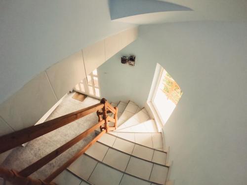 an overhead view of a staircase in a house at Pensiunea Apolka Panzió in Covasna