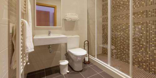 a bathroom with a toilet and a sink and a shower at Casa dos Tios in Fátima