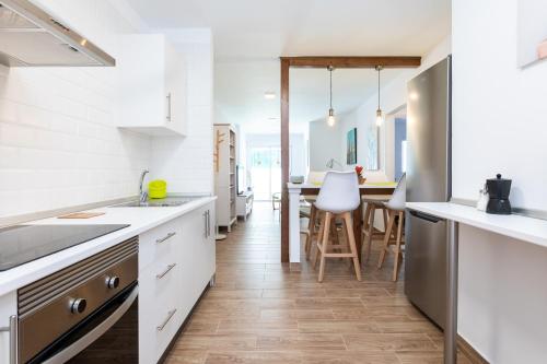 Home2Book Family Apartment with Pool Las Américas