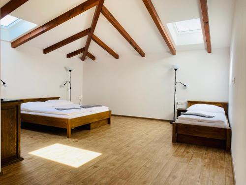 Postel nebo postele na pokoji v ubytování Penzion Vinařství Fabikovič