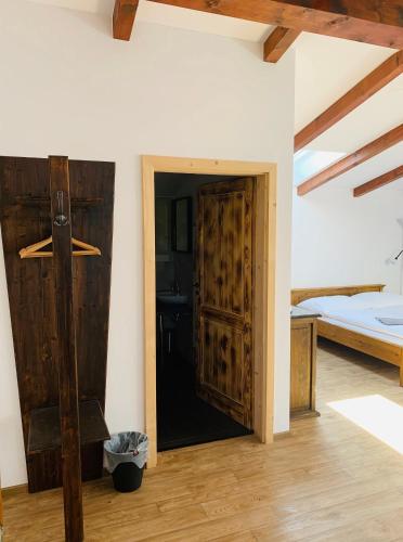 a room with a door leading to a bedroom at Penzion Vinařství Fabikovič in Velké Bílovice
