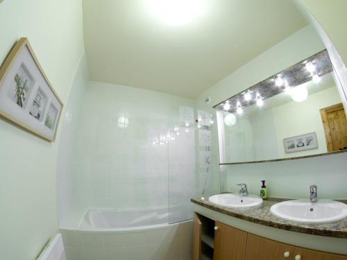 Kúpeľňa v ubytovaní VAUJANYLOCATIONS- Chalet du Verney