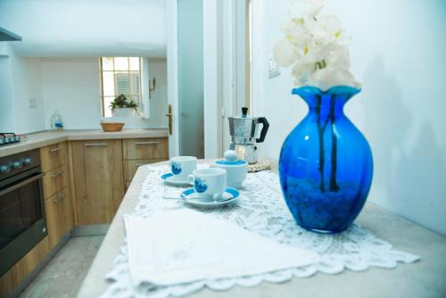a blue vase sitting on top of a kitchen counter at Alaka Holiday Home in Gallipoli