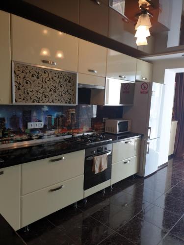 Η κουζίνα ή μικρή κουζίνα στο Elena's Holiday Apartment