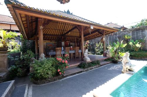 Majoituspaikassa Budi Guest House Ubud tai sen lähellä sijaitseva uima-allas